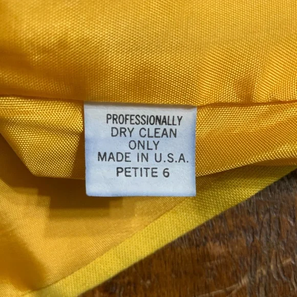 VTG Club 5’4” Petites Size 6P Yellow & Navy Blue Short Sleeve Skirt 2pc Suit Set - Picture 13 of 16